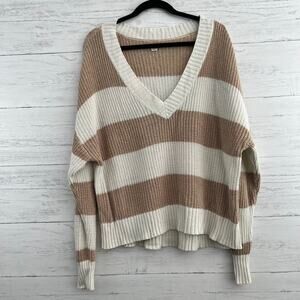 American Eagle Tan and White Rubbed V Neck Sweater Size L
